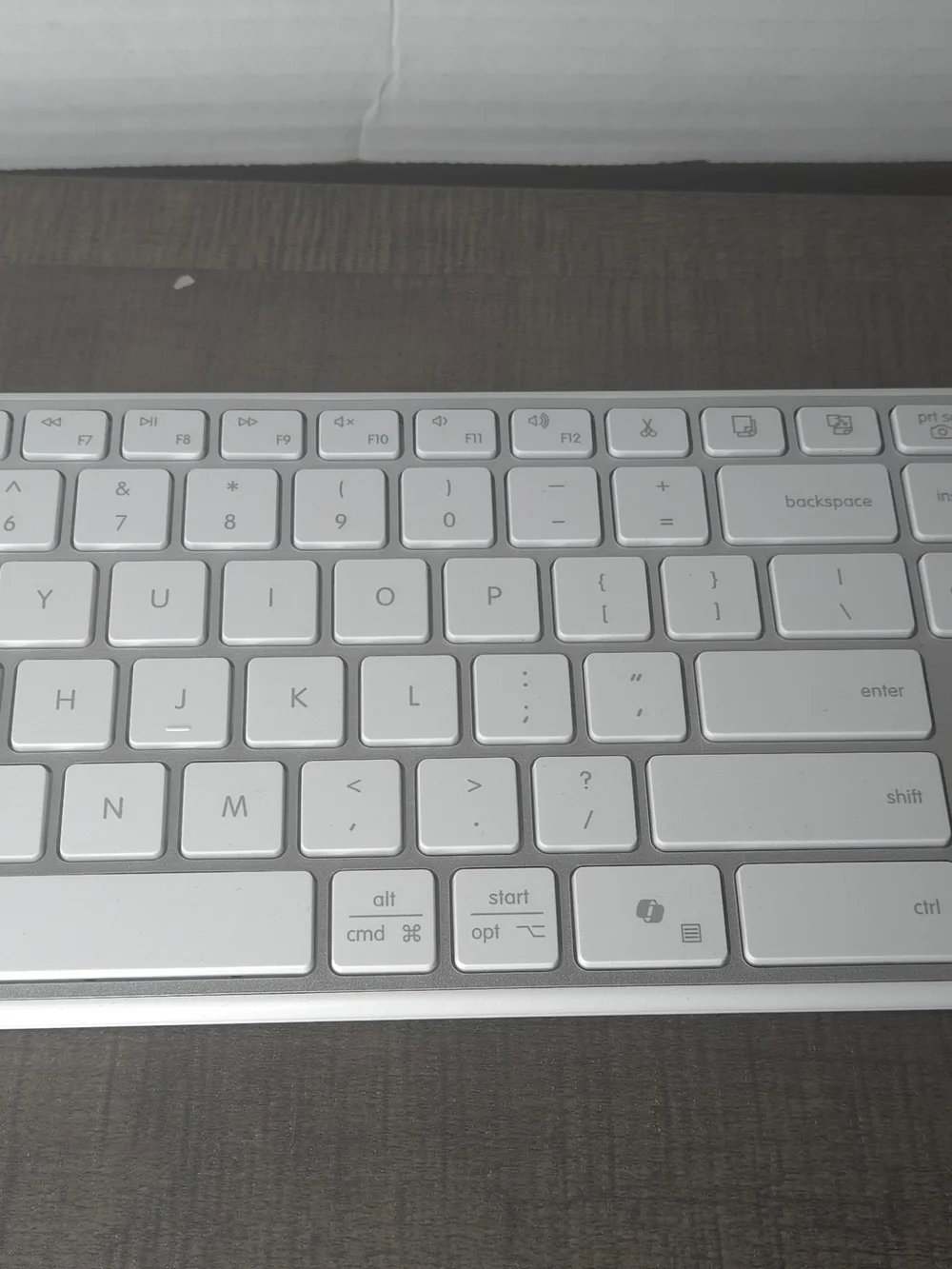 Dual-Mode Bluetooth Keyboard: Wireless Freedom, Zero Dongle